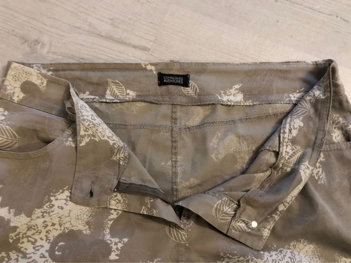 BB11- Short imprimé taupe/beige «  compagnie des aventures » T 46-48 porté 1 h - photo numéro 4