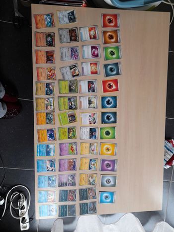 Lot de 50 cartes pokemon