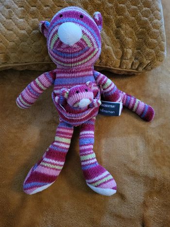 Peluche chat avec son bébé en tricot