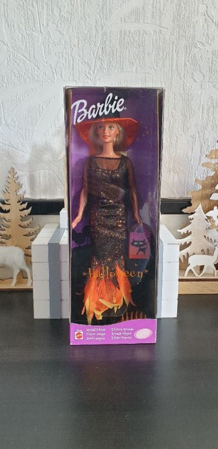 Poupée barbie d' halloween de collection neuve dans sa boîte avec accessoires