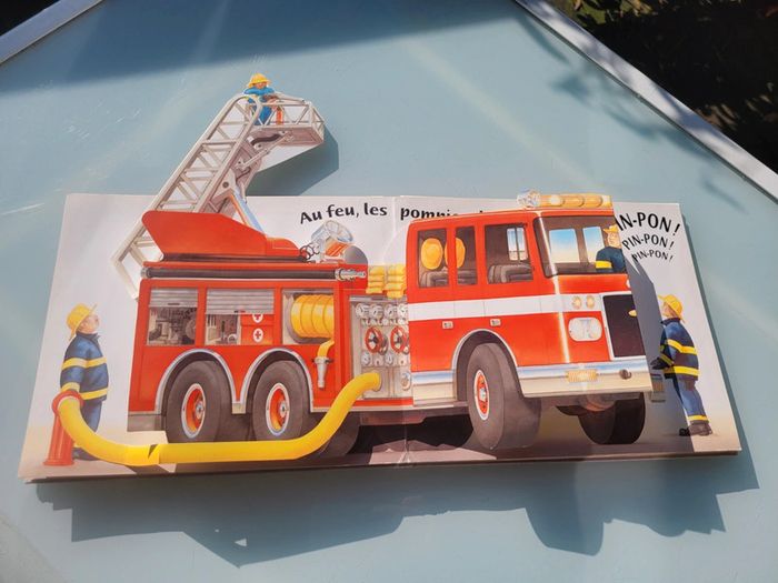 Superbe livre Pop-up Vrrroum! Mango jeunesse, À chaque page, un camion surgit! 62 - photo numéro 10