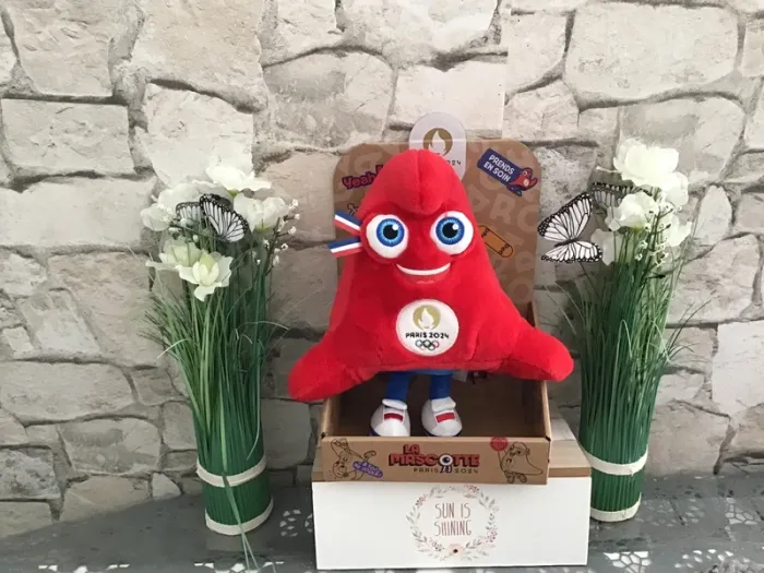 collector NEUVE GRANDE PELUCHE mascotte JO PARIS 2024