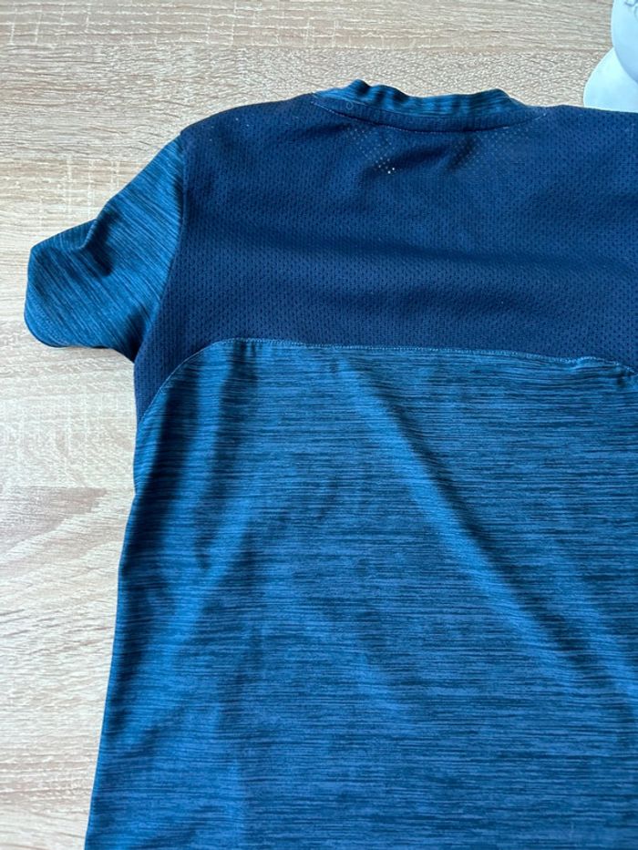 T shirt bleu décathlon 5/6 ans - photo numéro 4