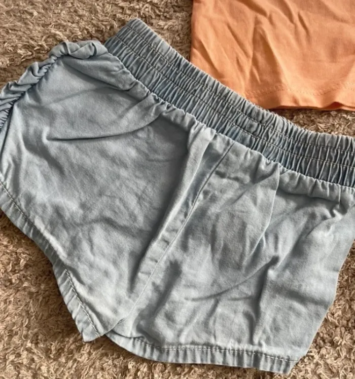Short et t-shirt 9 mois - photo numéro 2