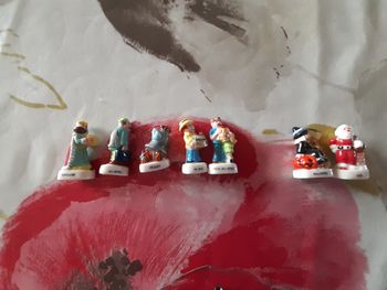 Fèves porcelaine 12 pièces