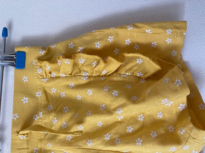 short volanté fleuri taille 2/3 ans - photo numéro 2