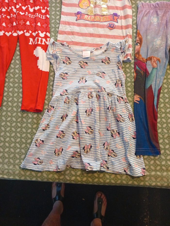 Lot vêtements fille Disney taille 3/4a - photo numéro 2