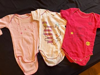 Lot 3 bodies 12 mois