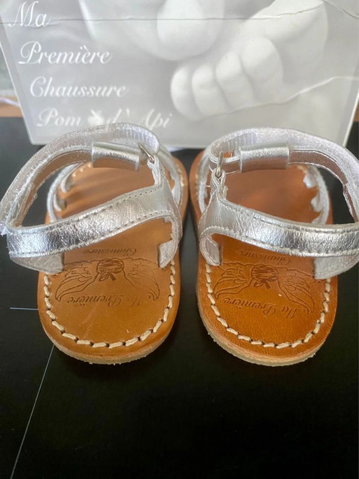 Magnifique paire de chaussure pour bébé été neuve taille 17 - photo numéro 3
