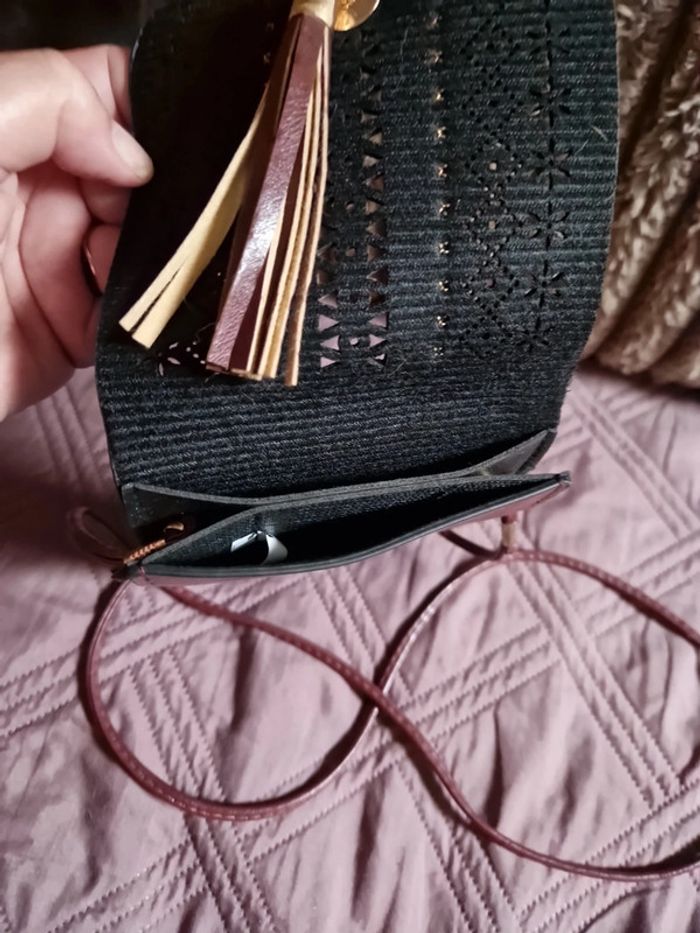 Pochette avec lanière bandoulière - photo numéro 4