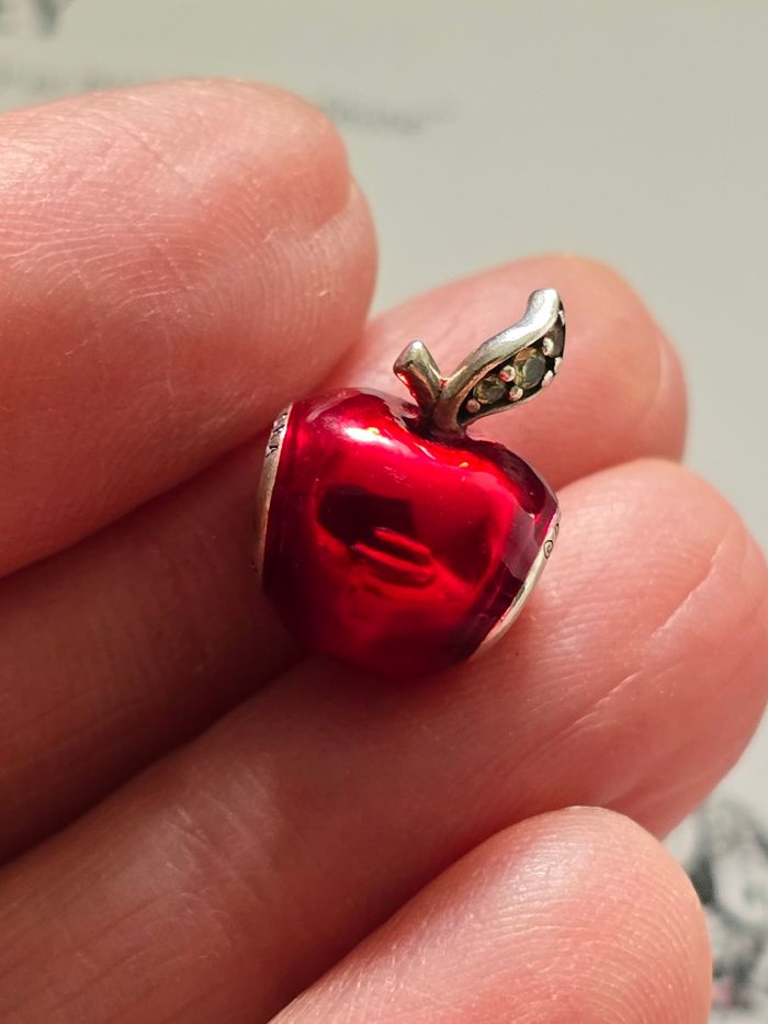 Charm pandora Disney pomme Blanche neige - photo numéro 4