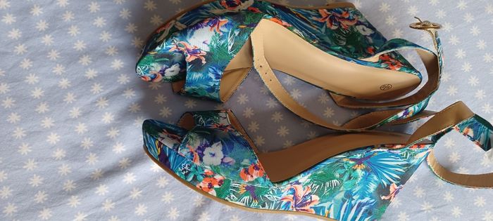 Très jolie chaussure à talons compensé femme - photo numéro 5
