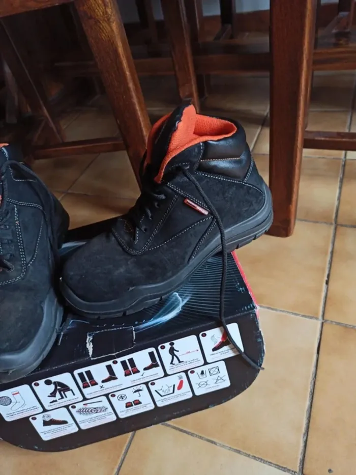 Paire de chaussures de sécurité taille 41 - photo numéro 7
