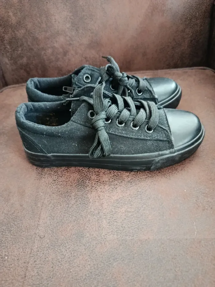 Baskets noires Tams pointure 33 neuves