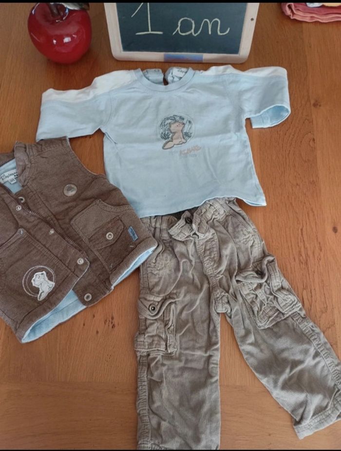 Ensemble pantalon, t-shirt manches longues et haut sans manche polaire taille 1 an en très bon état