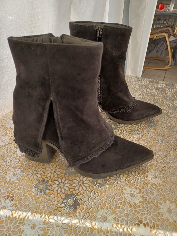 Bottines à talons coloris noir taille 37 en très bon état. - photo numéro 7