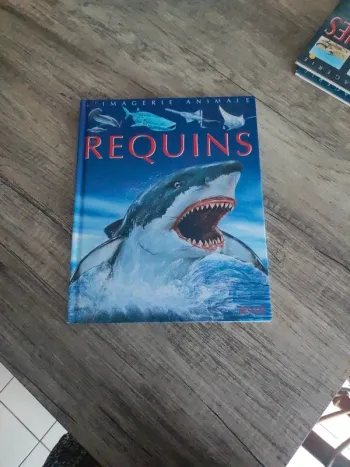 Livre "L'imagerie animale - Les requins"