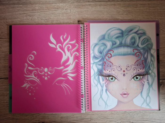Livre fantasy model - photo numéro 4