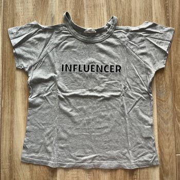 T shirt épaules visibles