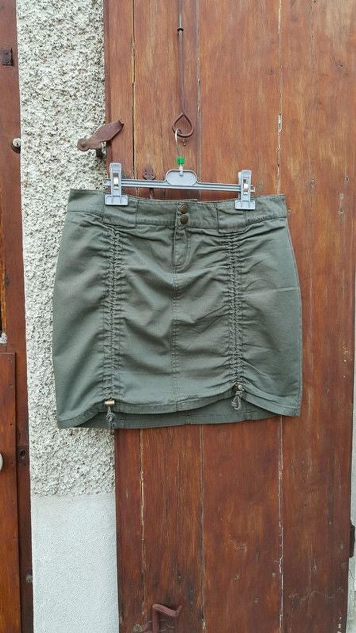 Jupe courte kaki taille 38/40