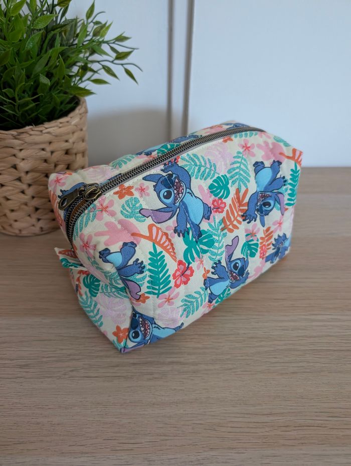Trousse matelassée stitch pour rangement maquillage ou autre - photo numéro 2