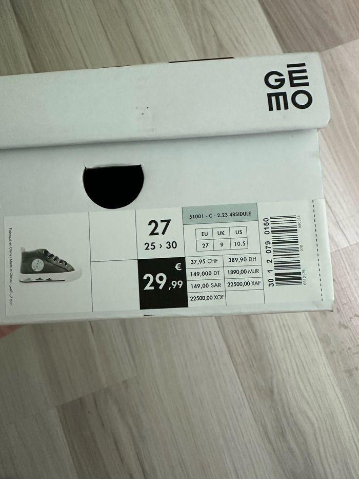 Lot chaussures + claquettes taille 27 garçon - photo numéro 3