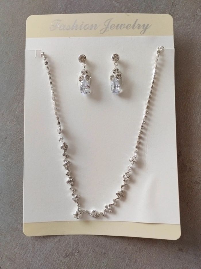 Parure Collier / Boucles d'oreilles