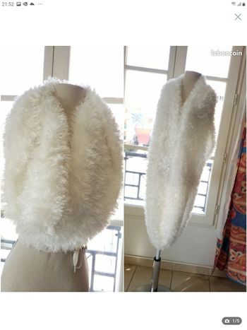 Longue écharpe à poil doux  très bon état