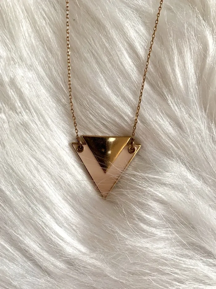 LOT Collier doré + 2 vernis - photo numéro 2