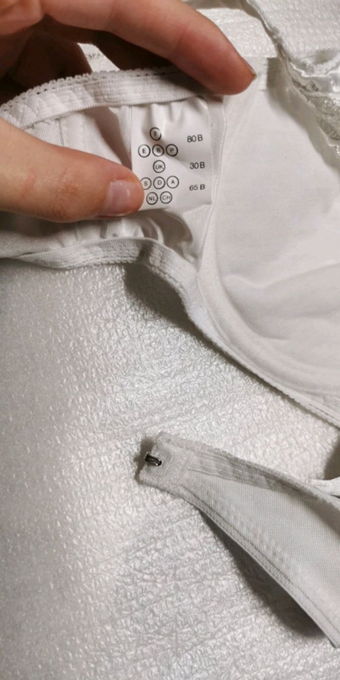 Soutien gorge neuf - photo numéro 2