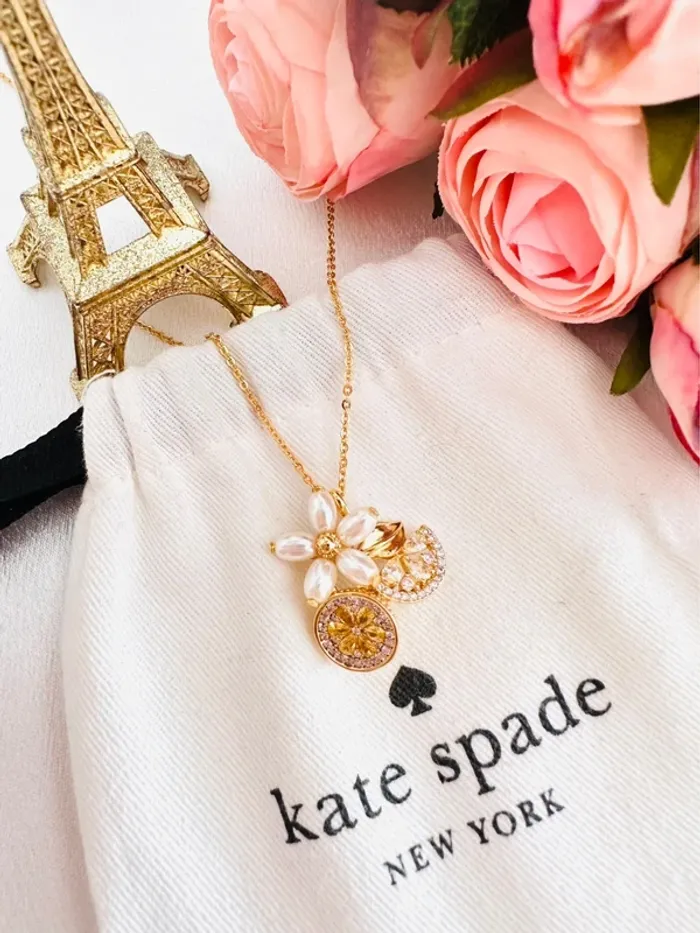🍋 Collier doré Kate Spade à pendentifs citron et fleurs – Fraîcheur estivale - photo numéro 10