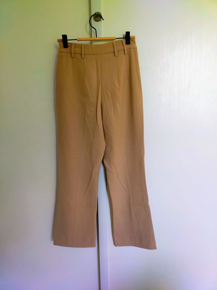 Pantalon femme 36 couleur beige/camel coupe droite taille haute jambes larges BERSHKA - photo numéro 2