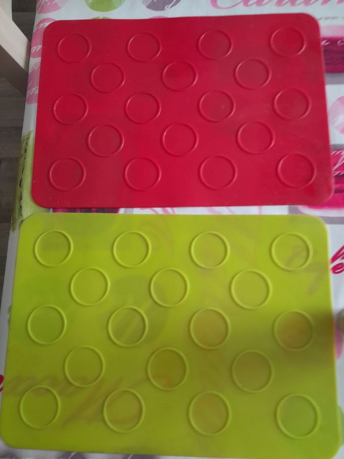 Lot 2 tapis macarons