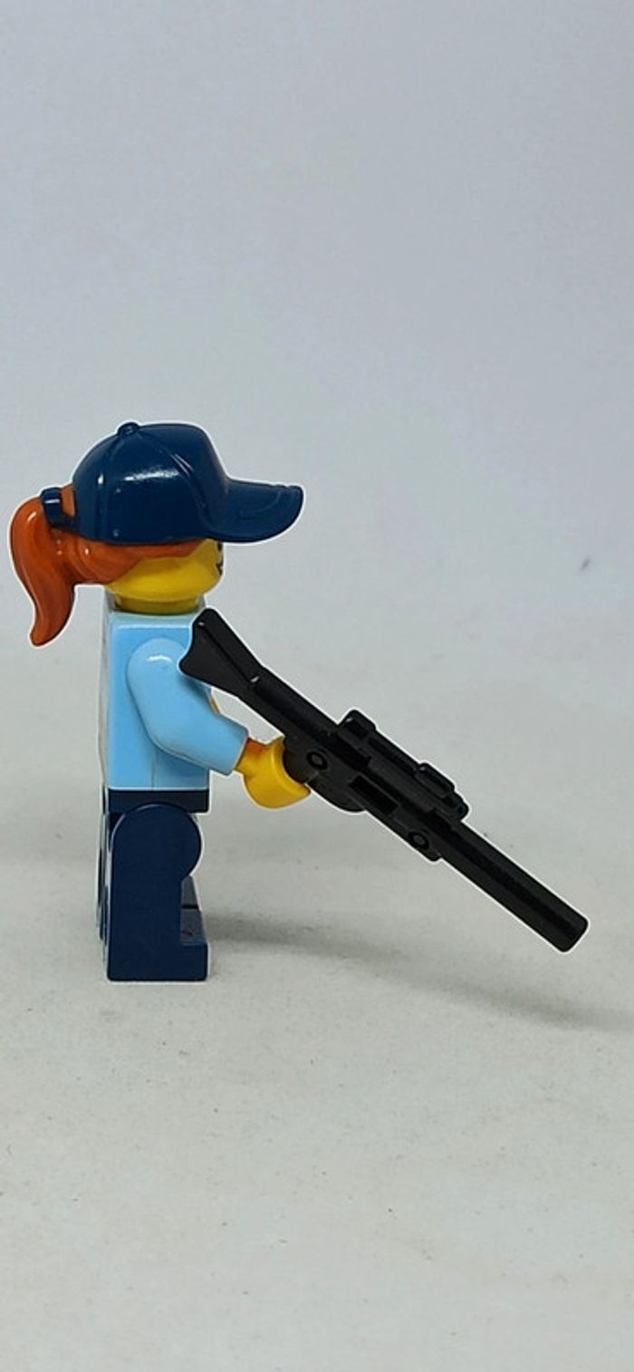 Femme policière avec arme noire lego - photo numéro 2