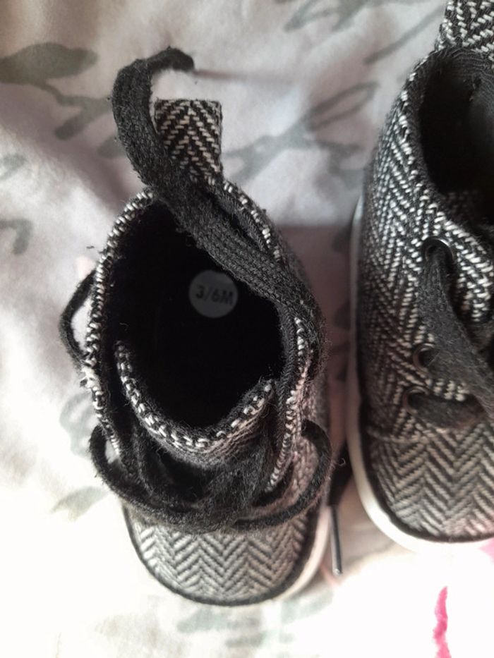 Chaussures bébé neuve 3 à 6mois - photo numéro 3