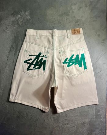 Short/Jort Stussy White Embroidered Green Forest Big Logo Back – Taille L