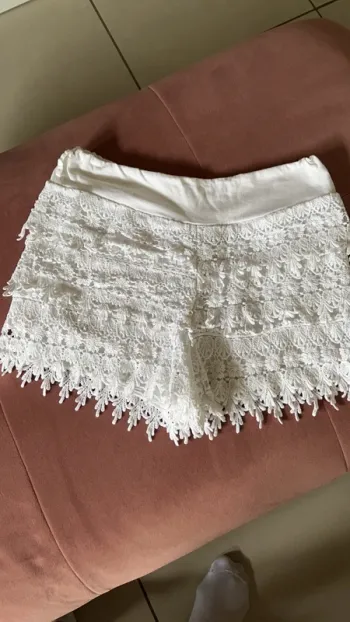 Short blanc dentelle