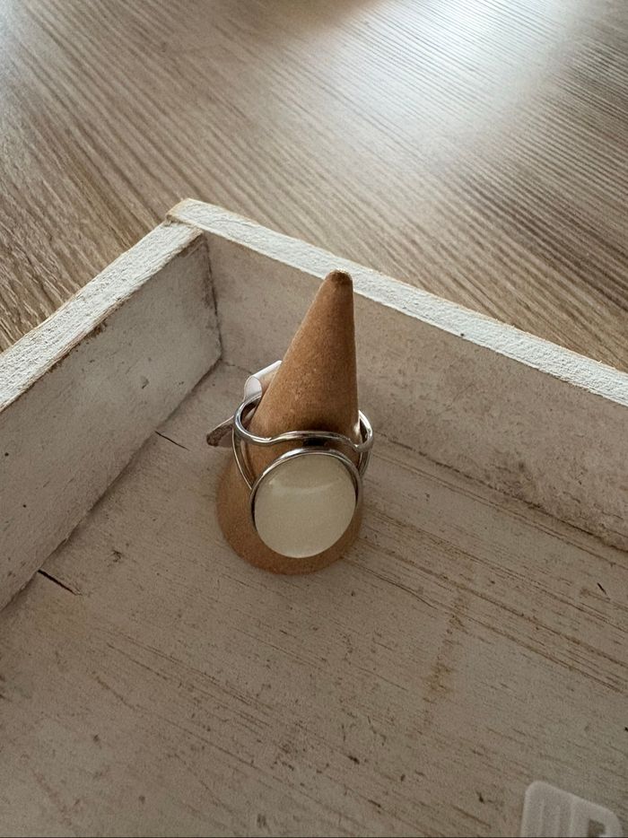 Bague argentée et blanche T 8 - photo numéro 7