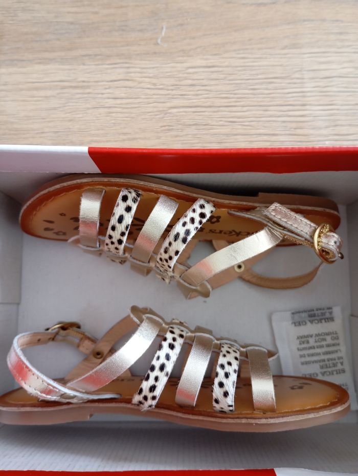 Kickers neuves pour fille en taille 25