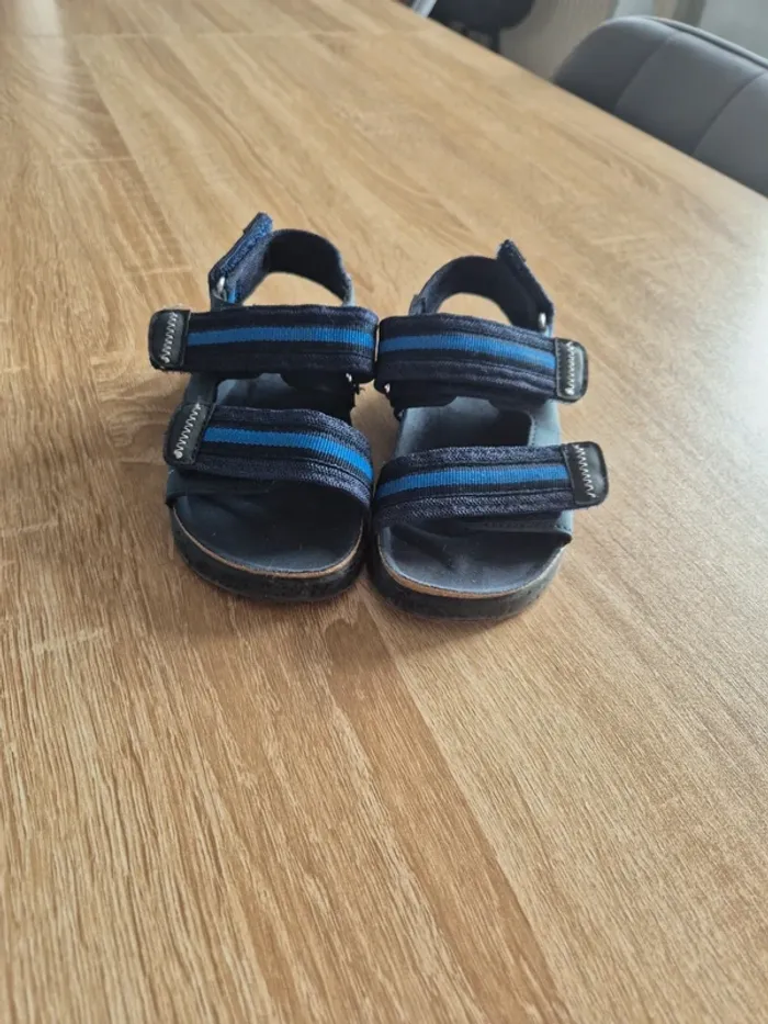 Nu pied taille 25