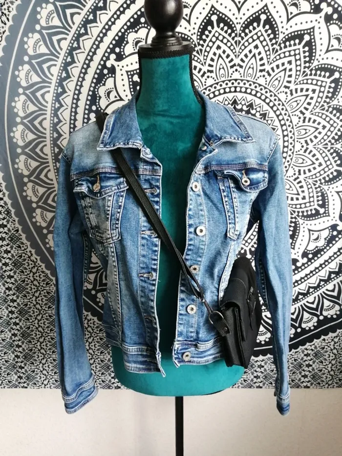 Veste en jeans bleu avec tête d'indien à strass dans le dos / boutique indépendante / (XL)