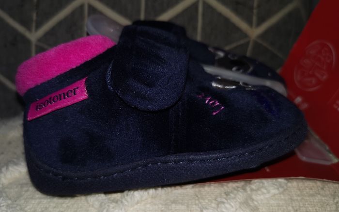 Chaussons Isotoner P20 neufs - photo numéro 3