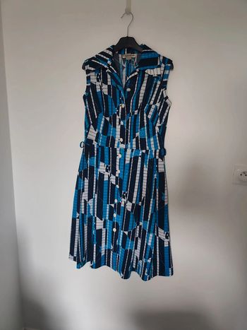 Robe bleue vintage motifs graphiques