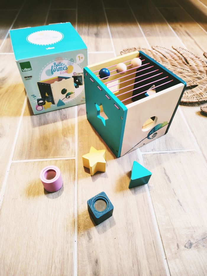 ⭐ Cube boîte à formes multi activités en bois marque Vilac
