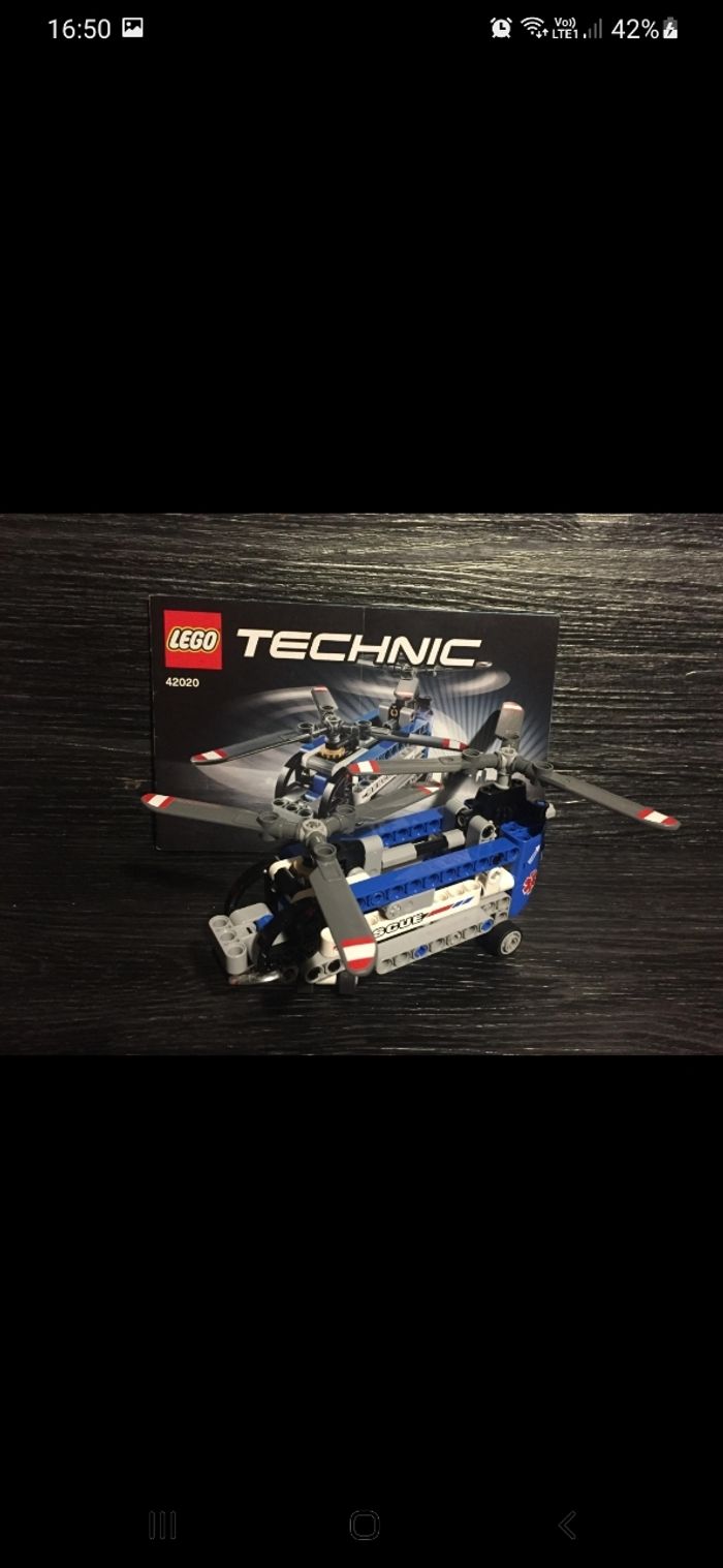 Lego Technic 42 020 - L'hélicoptère bi-rotors - photo numéro 2