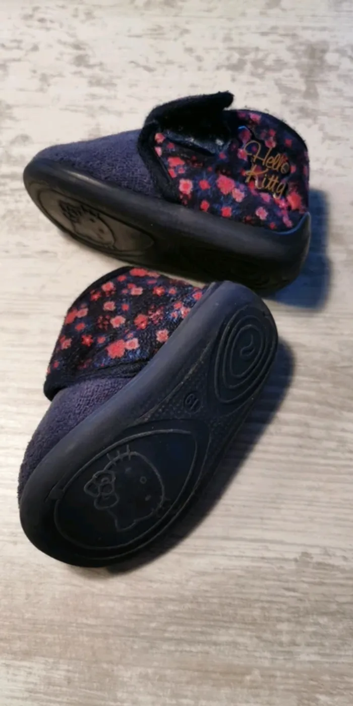 Chausson Hello Kitty pointure 19 bleu marine et rose - photo numéro 3