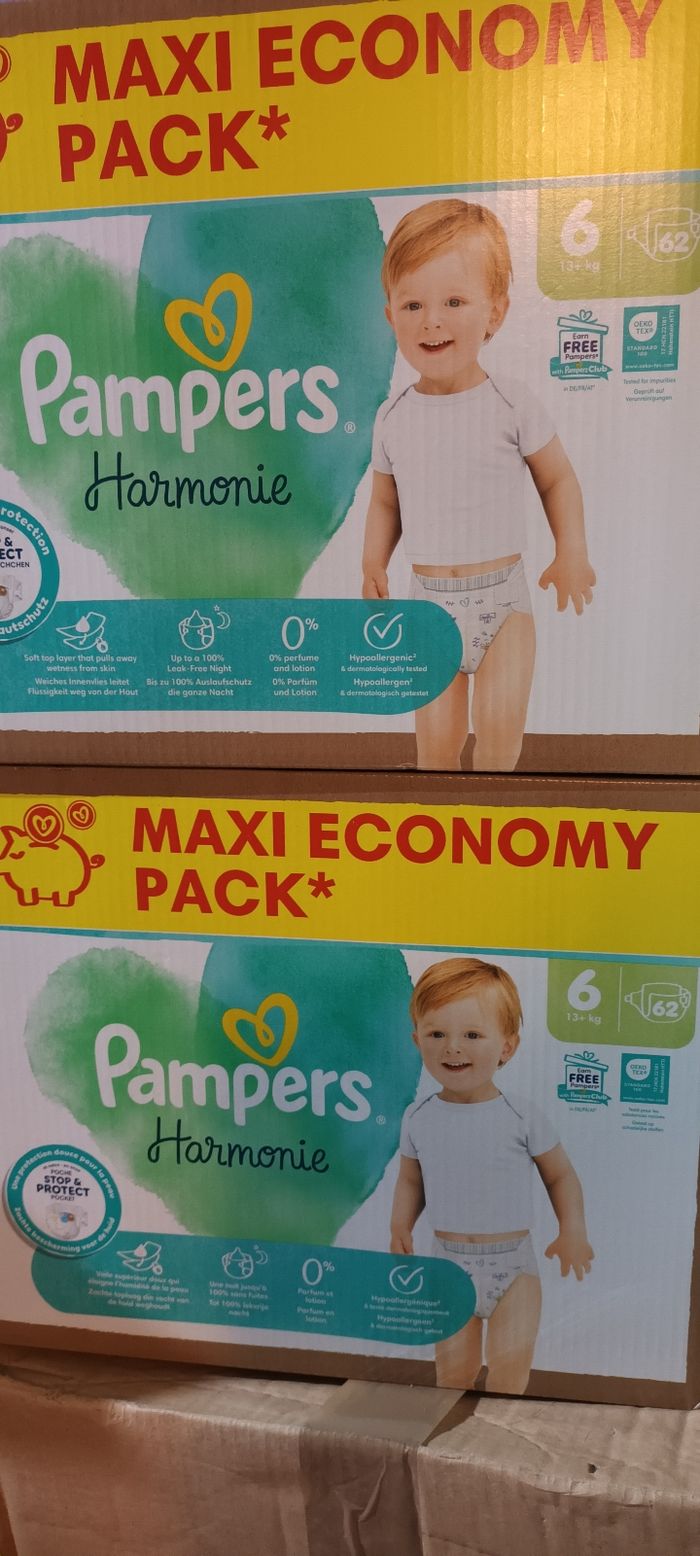 Lots deux cartons couches pampers T6