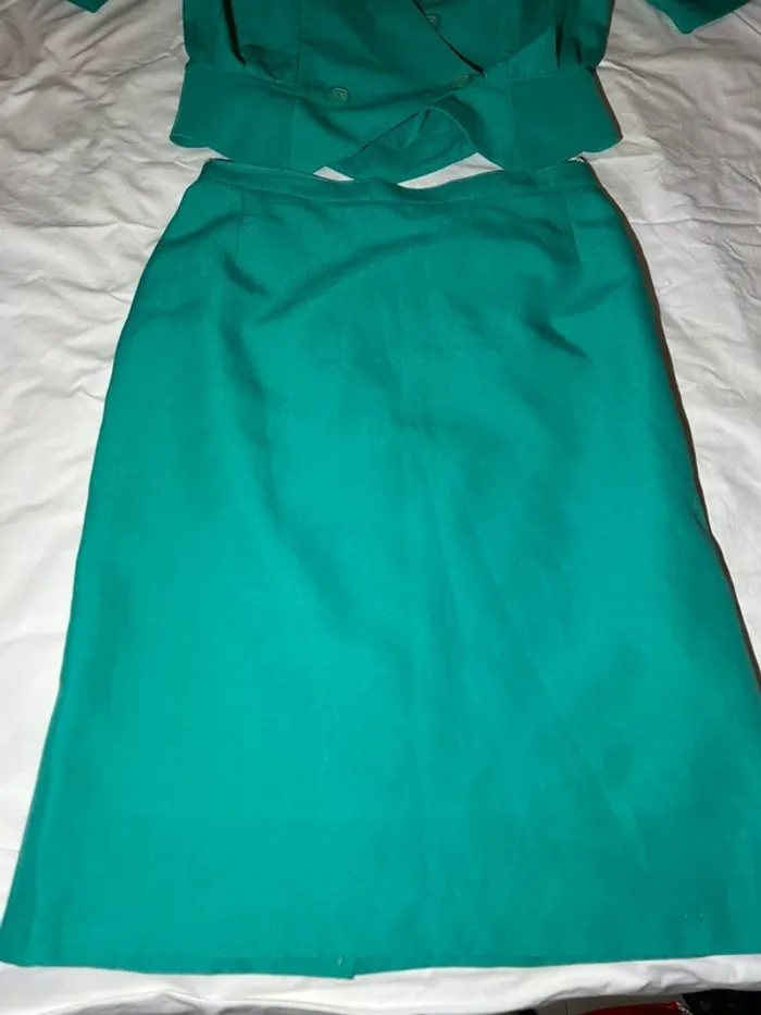 Ensemble vert tailleur jupe - photo numéro 2