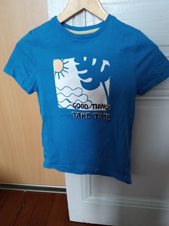 Tee-shirt Kiabi bleu et multicolore