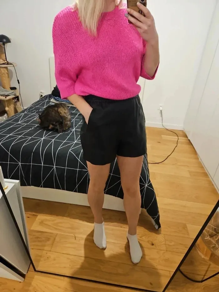 Short noir en simili cuir élastiqué à la taille Cache Cache taille 38 / M
